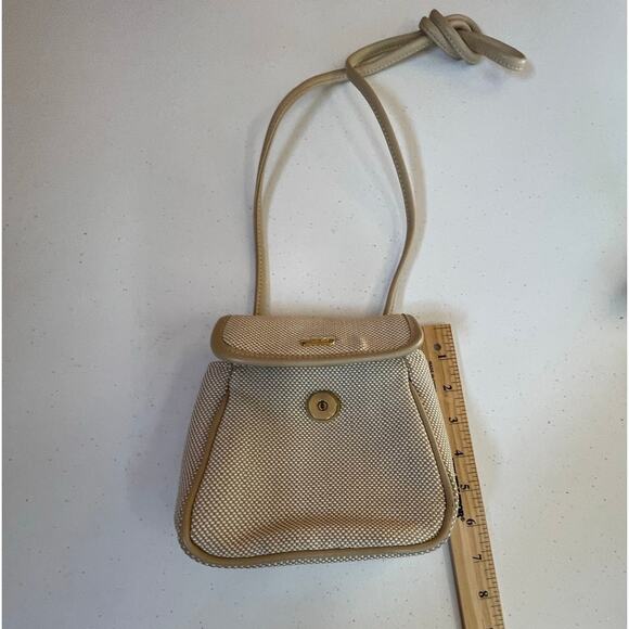 Liz Claiborne Tan and White Basket Weave Shoulder Bag - Picture 5 of 7